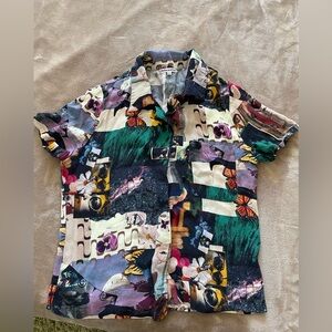 Shirt is beautiful but doesn’t fit across chest for me. Only worn once, like new